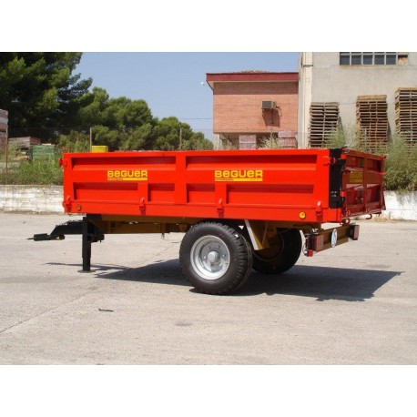 Carro agrícola 4000 kg de un eje con volteo posterior hidráulico