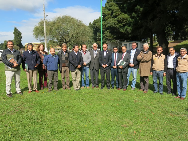 LECHEROS RECUERDAN COMPROMISO DEL PRESIDENTE PIÑERA A MINISTRO DE AGRICULTURA