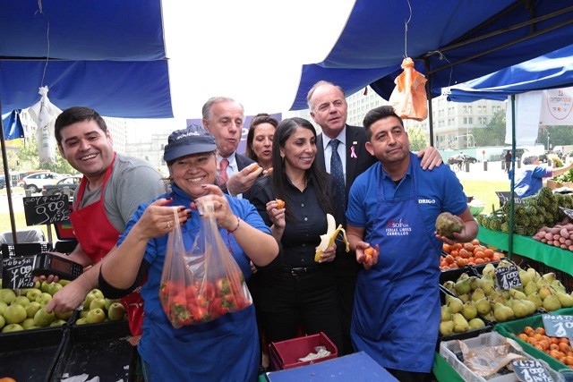 Ministro Walker en Día de las Frutas y las Verduras: “Chile es uno de los pocos países en que comprar un kilo de frutas es más barato que un kilo de pan”