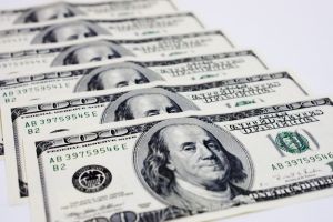 Dólar se derrumba: Cae $17 y retrocede casi la mitad de sus ganancias de octubre