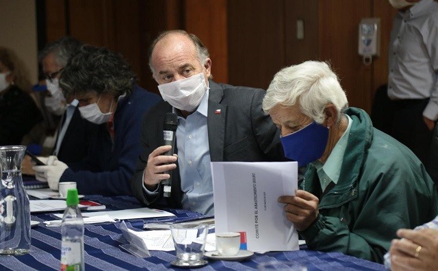 Ministro Walker suma a los alcaldes al Comité de Abastecimiento y refuerza el llamado a respetar los protocolos tras anuncio de la cuarentena total en el Gran Santiago