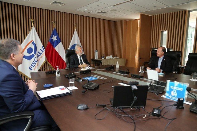Ministro Walker se reúne con Fiscal Nacional: “Este año vamos a encarcelar y hacer valer todo el rigor de la ley a personas que quieran causar incendios en forma intencional”