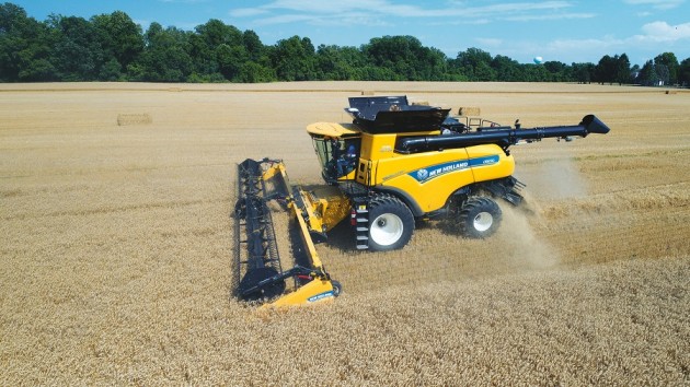 La cosechadora New Holland CR8.90 Revelation mejora su potencia y sube el listón en términos de eficiencia, productividad y calidad de grano