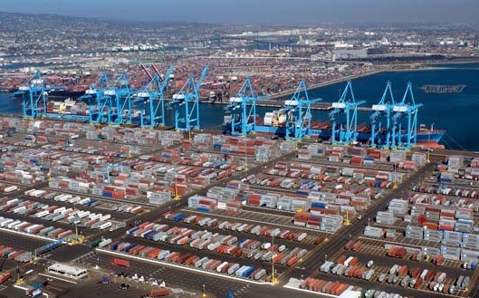 Congestión en puertos de Los Ángeles y Oakland comienza a disminuir