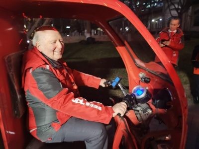 Año Nuevo Chino: Embajador de Chile entrega cerezas chilenas a clientes de JD para celebrar el Año del Tigre