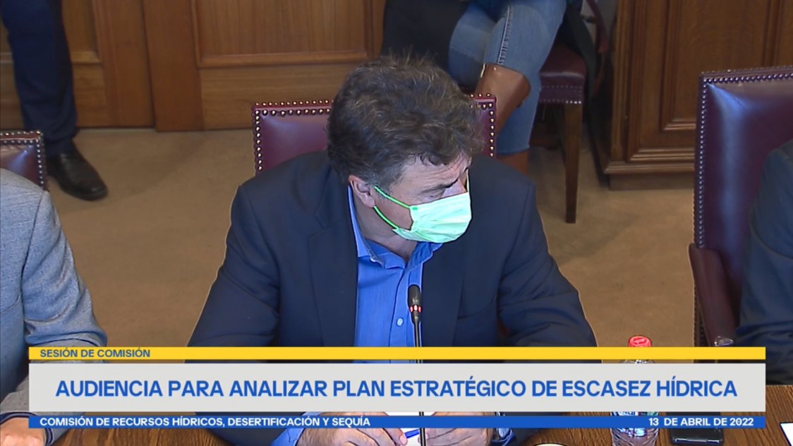 Ministro Valenzuela llama a destrabar discusión de la Ley de riego