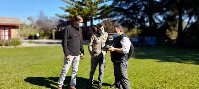 Experto español capacitó a funcionarios SAG en el uso de dron para TIE de Lobesia botrana