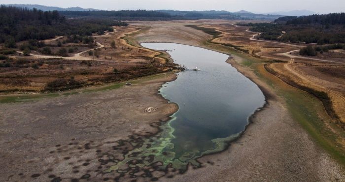 Contraloría instruye sumario contra DGA por no haber prevenido el agotamiento de agua en cuatro años