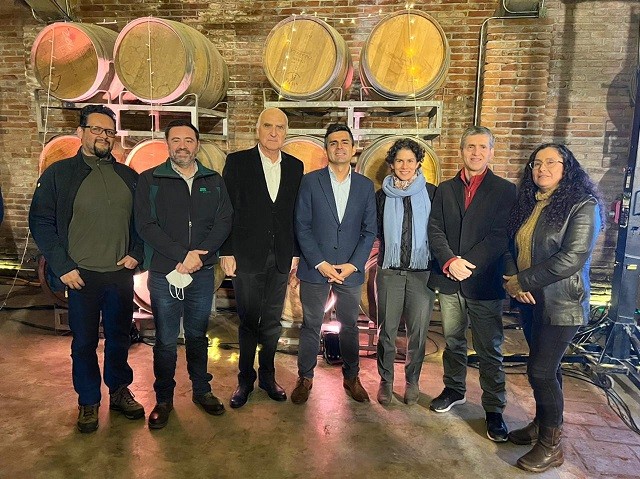 Empresas vitivinícolas del Valle de Casablanca buscan transformarse en una industria sustentable, baja en carbono y resiliente al cambio climático