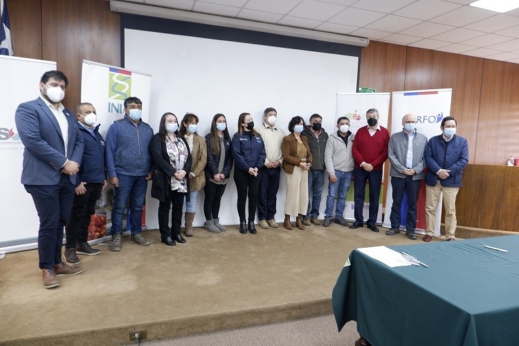 Con prácticas sustentables y transformación tecnológica potenciarán el trabajo de productores hortícolas en la RM