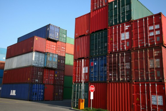 Contenedores vacíos atrapados en Estados Unidos ponen en jaque capacidad de temporada navideña
