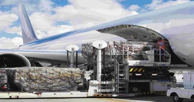 La demanda mundial de carga aérea se debilita