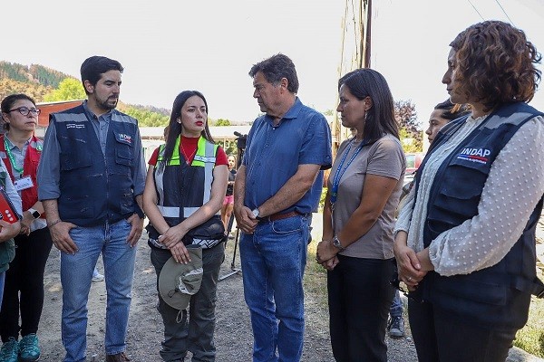 Ministro Valenzuela plantea nuevo pacto de agroforestería para reconstruir zonas afectadas por los incendios forestales
