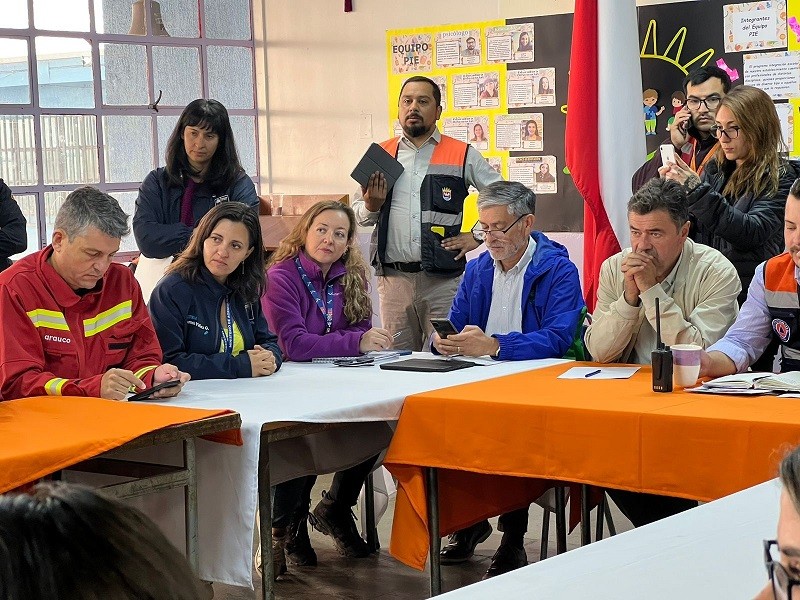 Ministro Valenzuela durante despliegue en Bio-Bio: “Viene una segunda oleada de apoyo a pequeños agricultores afectados por los incendios”
