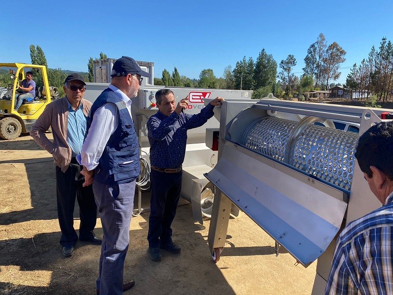 Gore Ñuble e INDAP entregan equipamiento para vinificar a empresa campesina de Ranquil