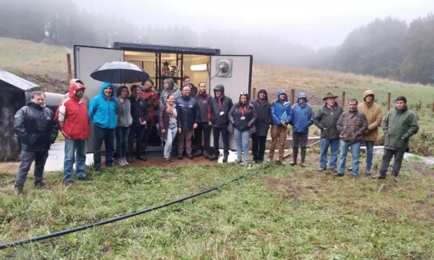 Productores del agro de Los Ríos y Los Lagos conocen proyecto de sistema de riego móvil