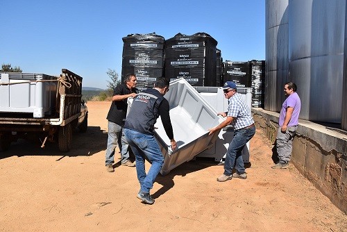 Viñateros de Guarilihue reciben gamelas y bins  para mejorar la operatividad durante la vendimia