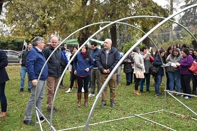 Alianza público privada entregó 45 invernaderos a pequeñas agricultoras Indap de Ñuble
