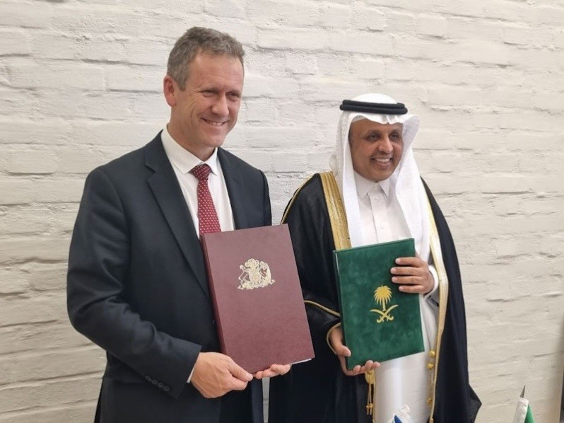 Chile y Reino de Arabia Saudita firman acuerdo que facilitará vuelos comerciales y de carga entre ambos países