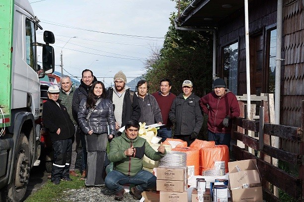 Merluceros de Hualaihué reciben materiales de pesca para apoyar sus actividades productivas