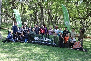 Fundación Reforestemos lanza convocatoria para su icónico voluntariado de reforestación en la Patagonia