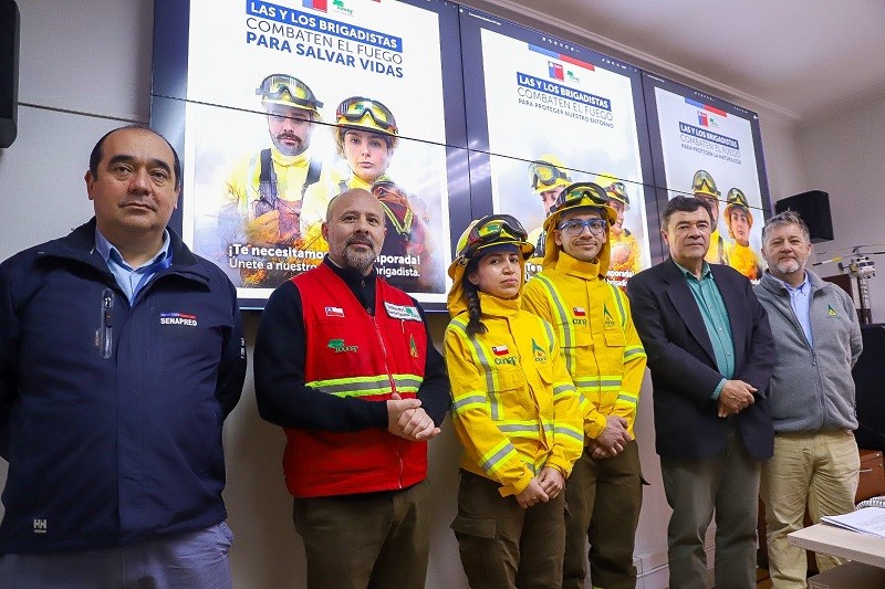 Ministerio de Agricultura y CONAF abren proceso de inscripción para ser brigadista