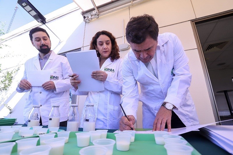 INIA presenta estudio de diferentes tipos de leche y realiza recomendaciones nutricionales a los consumidores