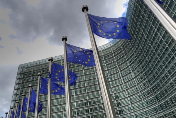 Comisión Europea respalda renovar la autorización del uso de glifosato hasta 2033