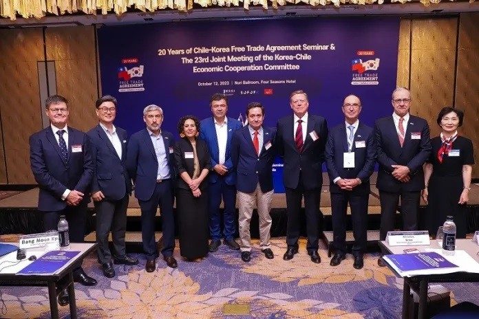 Ministro de Agricultura presento ante más de 100 empresarios coreanos Estrategia de Competitividad Agroexportadora chilena