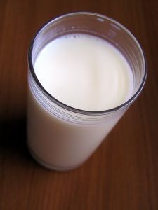 Productores defienden consumo de leche y anticipan alza de la demanda