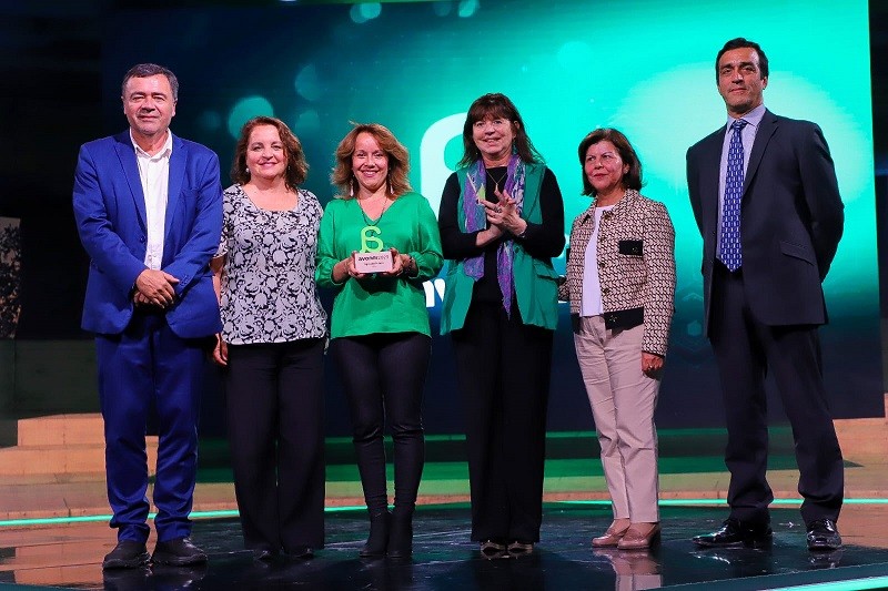 Innovación para recuperar terrenos contaminados ganó premio Avonni en la categoría Agro del Futuro.