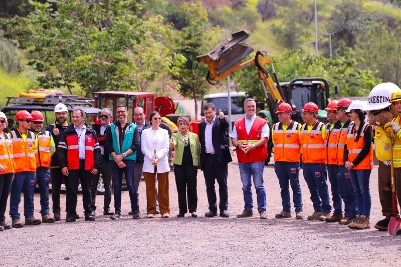 Gobierno da el vamos a plan de construcción de más de 3.360 kilómetros de cortafuegos para prevenir incendios forestales entre Atacama y Magallanes