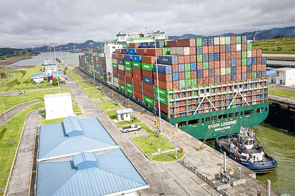Cargamentos de fruta de Chile, Perú y Ecuador podrían quedarse en los puertos debido a las restricciones en el Canal de Panamá
