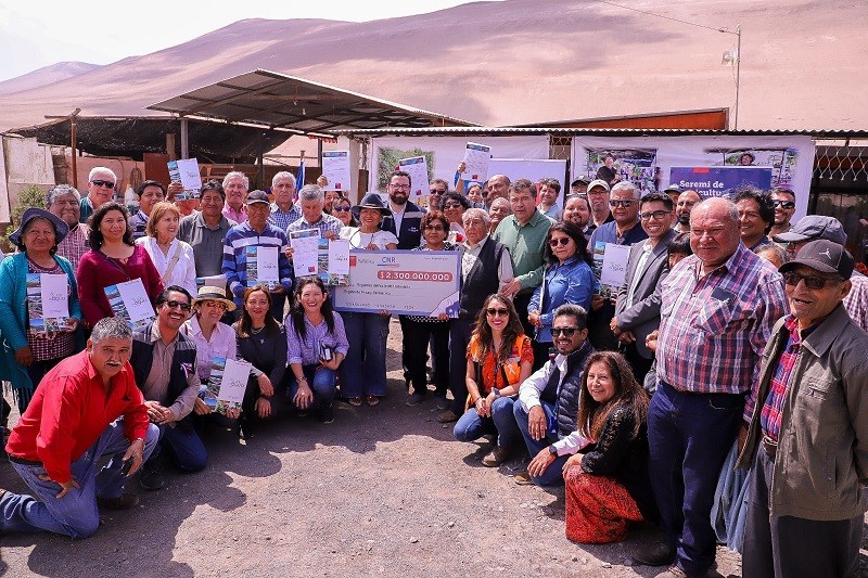 Ministro de Agricultura encabeza entrega de bonos de la CNR por más de $2.300 millones a agricultores del valle de Lluta en Arica y Parinacota