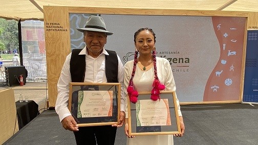 Floridor Ayavire y su hija Carolina son los primeros cultores del pueblo atacameño en recibir Sello Artesanía Indígena