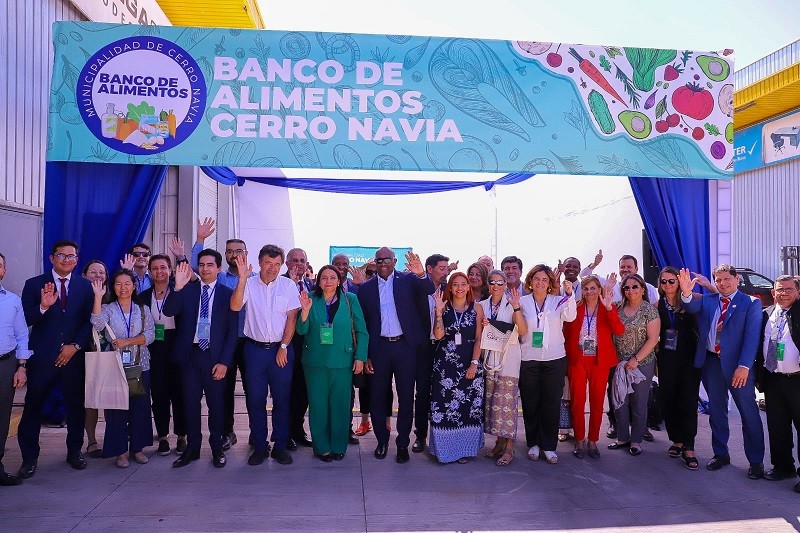 Ministros participantes de reunión de CELAC en Santiago visitan banco de alimentos de Cerro Navia