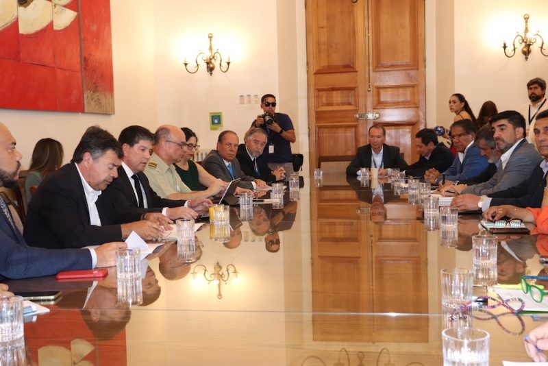 Reunión en La Moneda: Frutas de Chile destaca acuerdos logrados en reunión de gremios del agro con Subsecretario Monsalve y Ministro de Agricultura para reforzar las medidas de seguridad en el país