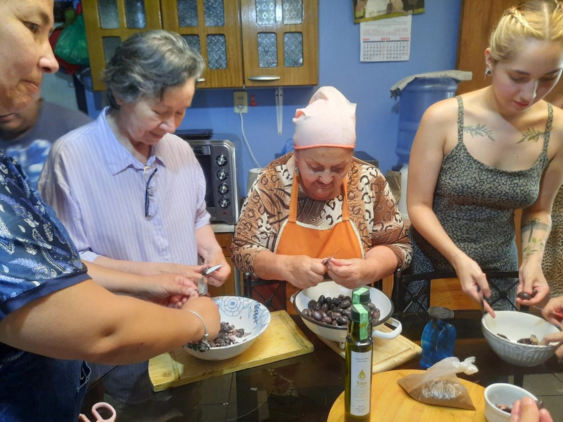 Olivicultores de Freirina aprenden a hacer pastas de aceitunas para diversificar productos y agregar valor