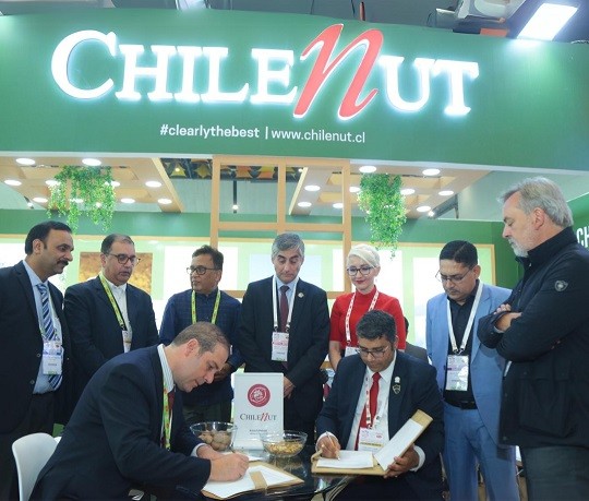 FIRMA DE MOU ENTRE CHILENUT Y LA ASOCIACIÓN DE PRODUCTORES DE INDIA