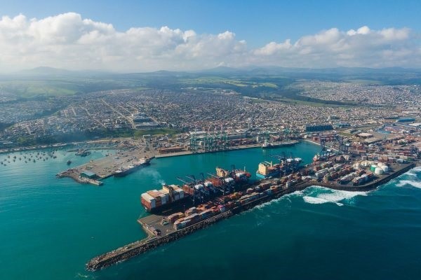 Terminal de San Antonio recibe al buque portacontenedores más grande que ha visitado Chile