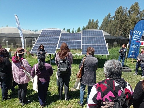 CNR invita a mujeres agricultoras a inscribirse en nueva escuela online gratuita sobre “Labores de operación y mantención de sistemas de riego asociados a fuentes de generación fotovoltaica”