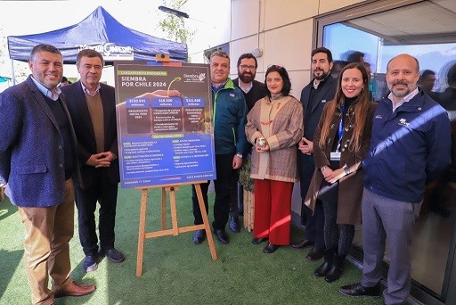 Ministro Valenzuela lanza programa Siembra por Chile 2024 con $131 mil millones iniciales para fortalecer el desarrollo de la agricultura