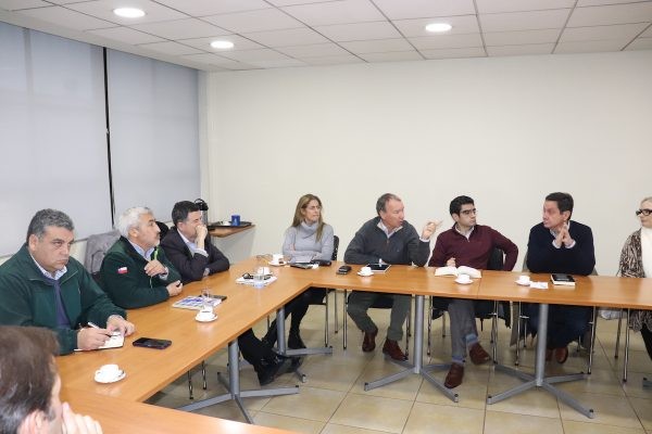 Fruteros y SAG analizan situación de la Mosca de la Fruta en el país: “Es clave dotar al SAG de mayores herramientas legales para castigar el ingreso ilegal de frutas y otros alimentos que comprometen el patrimonio fitosanitario de Chile”