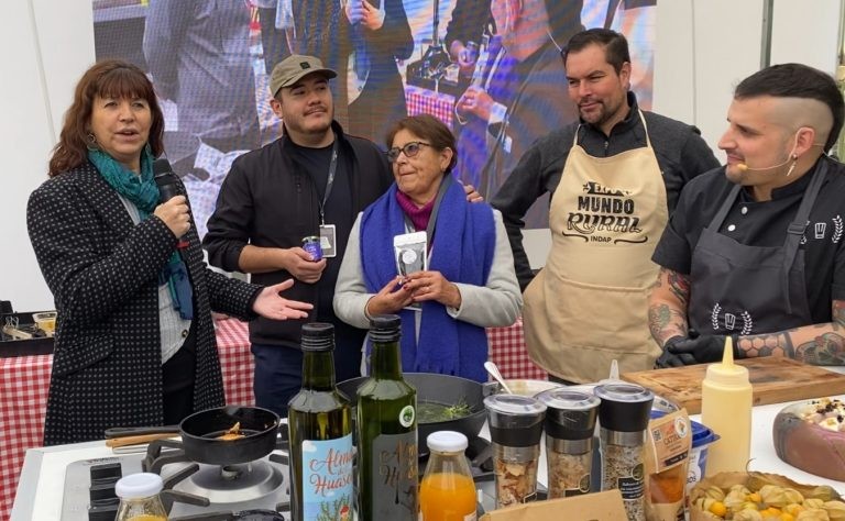 Aceitunas deshidratadas, sidra de la Araucanía y mermelada de nueces verdes recibieron el Premio a la Innovación FIA en Expo Mundo Rural