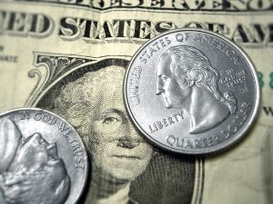 Dólar sube más de $10 en primeros negocios tras IPC de mayo, cifras laborales en EEUU y nuevo desplome del cobre