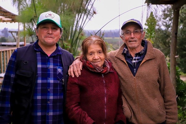 Ministro Valenzuela destaca resiliencia detrás del éxito de “El Rey de la Quinoa” en Petorca y llama a agricultores seguir su ejemplo