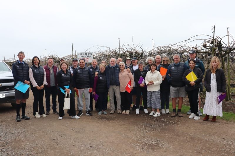 Productores neozelandeses de kiwis de Zespri visitan Chile y su industria del kiwi