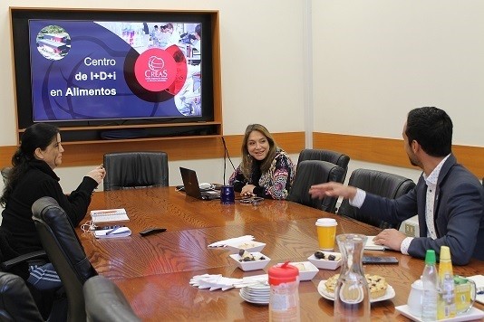 Seremi de Ciencia Rodrigo González visita CREAS y destaca rol clave en la innovación alimentaria