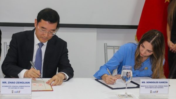 Ecuador busca potenciar ingreso de lácteos, camarones y arándanos a China