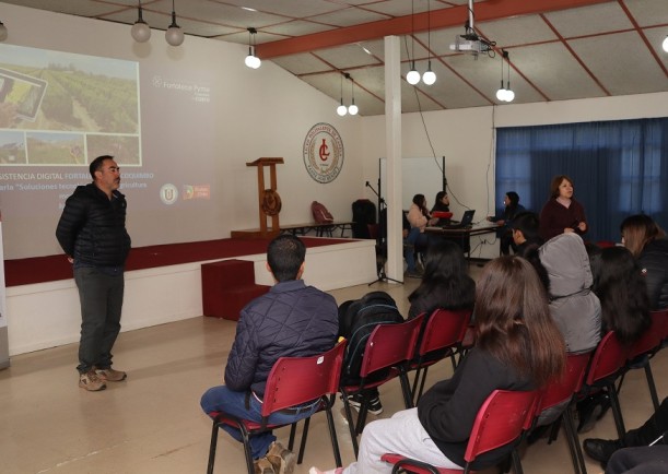 Más de 200 estudiantes se capacitan en nuevas tecnologías para enfrentar los desafíos del mundo agrícola